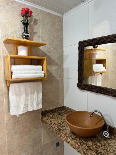a bathroom with a sink and a mirror at Pousada Wilclé Center Preá in Prea