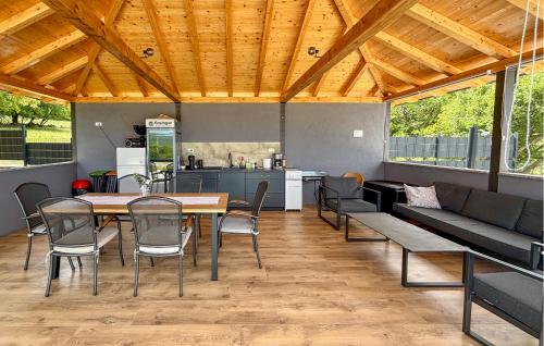 a living room with a table and chairs and a kitchen at Stunning Home In Sinj in Sinj