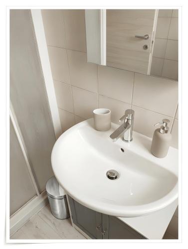 MAISON GIAMBOLOGNA - terrazza, parcheggio gratuito in strada - Centro a piedi, stazione a 5 min