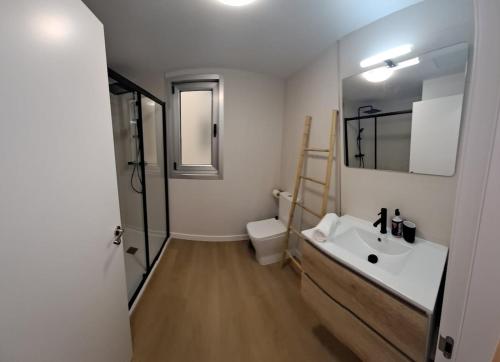 a bathroom with a sink and a toilet at Costa Canido I in Malpica