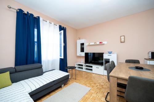 Apartments with parking space Biograd na Moru, Biograd - 22475