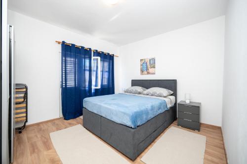 Apartments with parking space Biograd na Moru, Biograd - 22475
