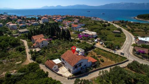 Apartments for families with children Sucuraj - Hvar - 25285
