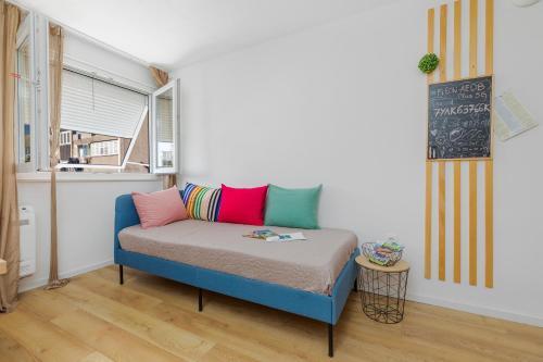 Apartments with parking space Makarska - 25278