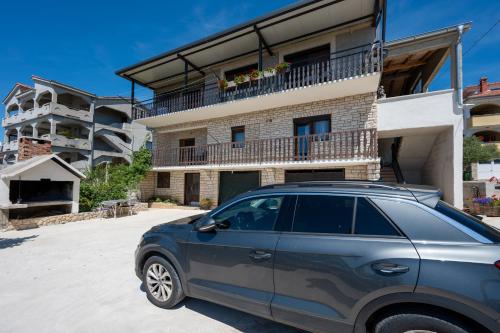 Apartments with parking space Zadar - 25505