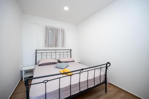 Apartments with parking space Zadar - 25505