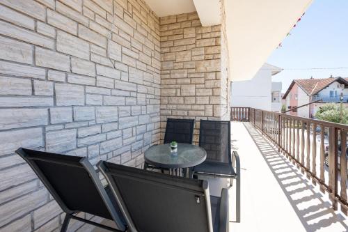 Apartments with parking space Zadar - 25505