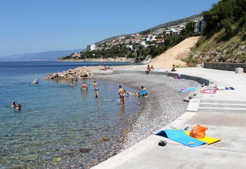 Apartments with parking space Senj - 25932