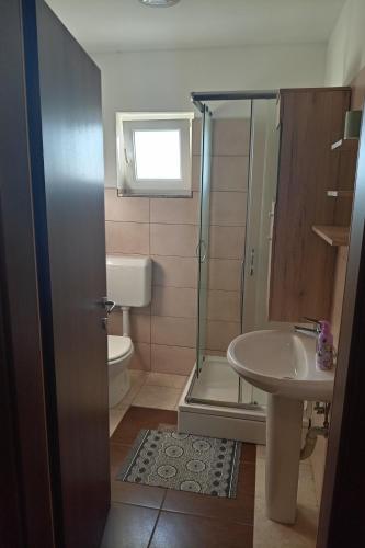 Apartments with parking space Senj - 25932