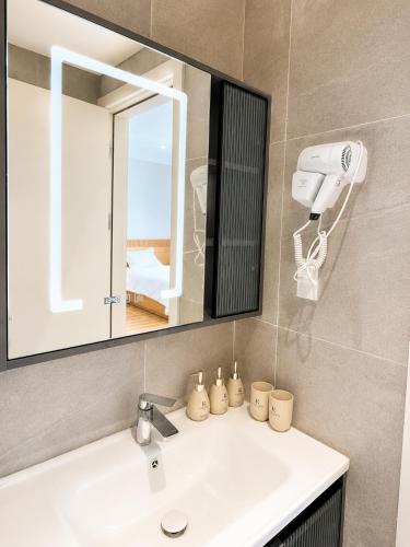 a bathroom with a sink and a mirror at K-Dragon Hotel Đồi Rồng, Đồ Sơn in Ðông Thôn