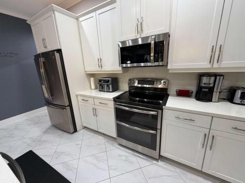 5BR Getaway with Pool Arcade Games and Resort Access photo 51