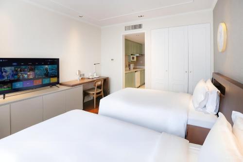 Green Court Residence City Center, People's Square,Shanghai — Bedroom
