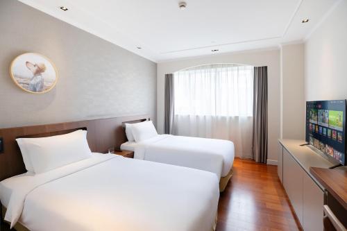 Green Court Residence City Center, People's Square,Shanghai — Bedroom