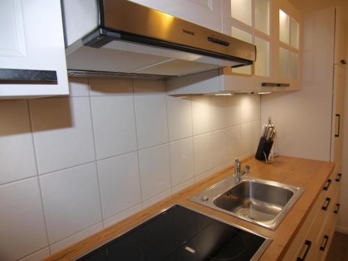 a kitchen with a sink and a microwave at Ferienwohnung auf Fehmarn in Orther Reede in Orth
