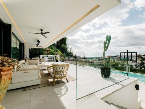 Villa moderna con vista panorámica y piscina - ES-175-62