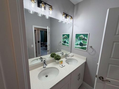 5BR Getaway with Pool Arcade Games and Resort Access photo 73