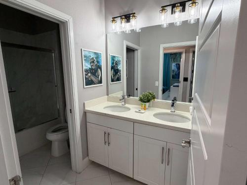 5BR Getaway with Pool Arcade Games and Resort Access photo 78