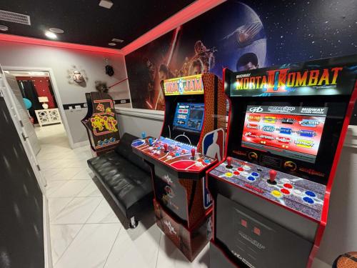 5BR Getaway with Pool Arcade Games and Resort Access photo 23