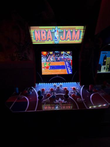 5BR Getaway with Pool Arcade Games and Resort Access photo 92