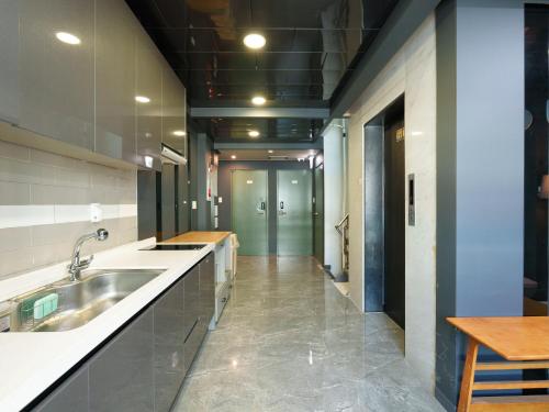 a large kitchen with a sink and a hallway at 포켓서울 여의도 in Seoul