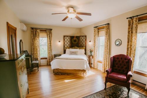 a bedroom with a bed and a ceiling fan at The Inn at Ragged Edge in Chambersburg