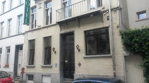 a building with a sign on the side of it at Hotel Queen Mary in Brussels