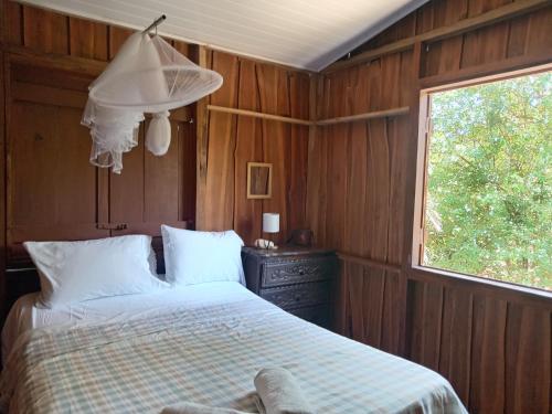 a bedroom with a bed and a window at Casa Almendros in Cabuya
