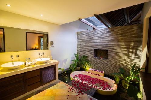 Ένα μπάνιο στο Villa Seriska Satu Sanur