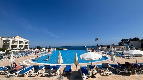 Sea View from two Terraces, Infinity Pool, Parking