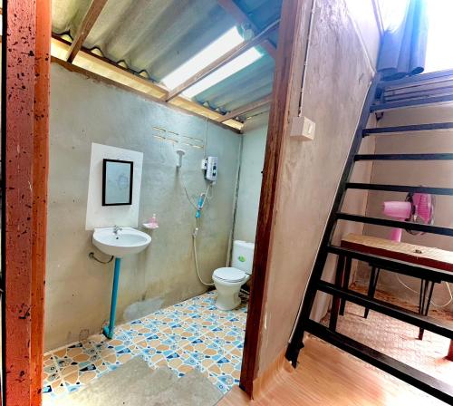 a bathroom with a sink and a toilet in a room at Sun Moon Pai Bungalow in Pai
