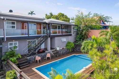 an image of a house with a swimming pool at Villa Stella in Saint-Leu