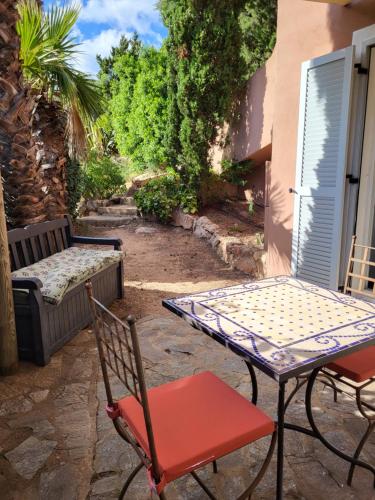STUDIO A 30O M de la plage de Santa Giulia