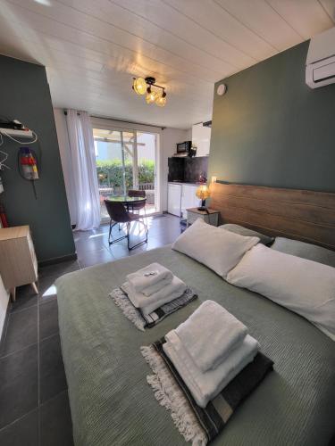 STUDIO A 30O M de la plage de Santa Giulia