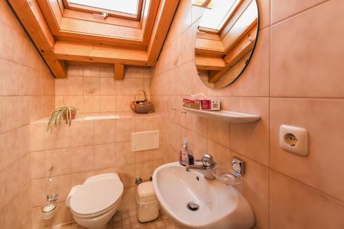 Phòng tắm tại Alpenflair Ferienwohnungen Whg. 304+203