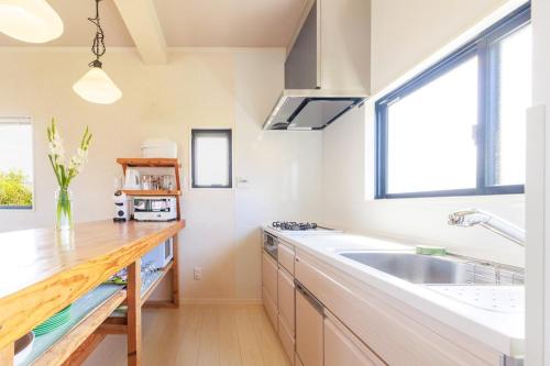 最大11名BBQ可駐車3台自然に囲まれた恩納村の高台1軒家ファミリー歓迎MRelax