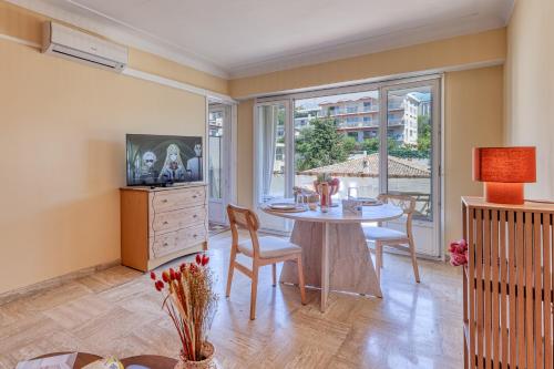 Lion Apt - Near City Center - Terrace - Happy Rentals