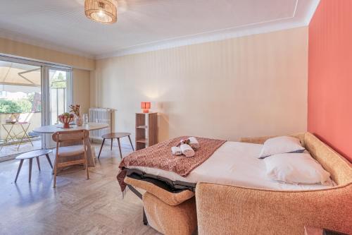Lion Apt - Near City Center - Terrace - Happy Rentals