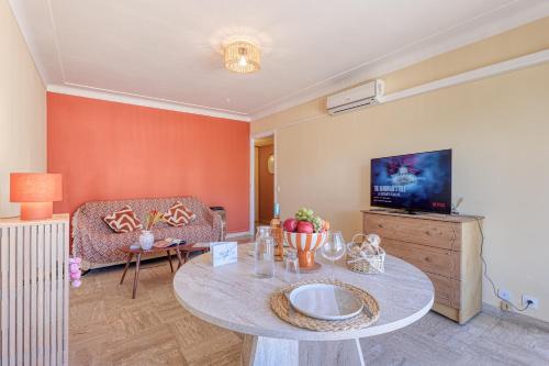 Lion Apt - Near City Center - Terrace - Happy Rentals
