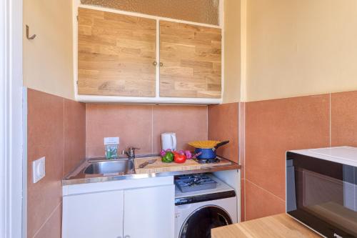 Lion Apt - Near City Center - Terrace - Happy Rentals