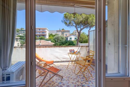 Lion Apt - Near City Center - Terrace - Happy Rentals