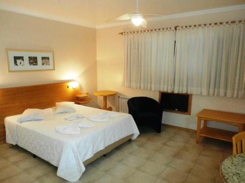 Postel nebo postele na pokoji v ubytování Icaropê Hotel