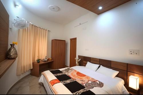 a bedroom with a large bed in a room at Jhumelo Homestay, Ukhimath in Ukhimath
