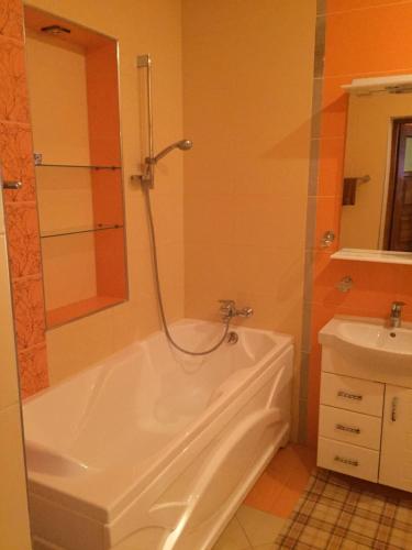 Ванная комната в Apartment on Kostyushka 20