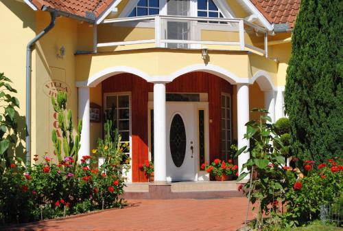 a house with flowers in front of it at Villa Hedi in Dunakiliti