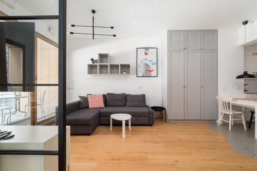 Rondo Daszyńskiego Charming Apartment by BookingHost