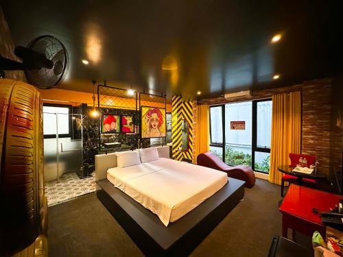 a bedroom with a large bed in a room at Zenshunga Hotel Yên Hoà- Hà Nội in Hanoi