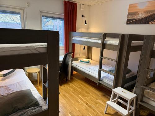 a room with two bunk beds and a desk at Hostel Snoozemore in Gothenburg