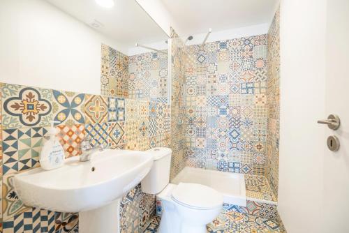 Kylpyhuone majoituspaikassa Vistas de Lisboa Hostel