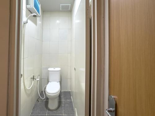 a bathroom with a white toilet in a stall at Kamar Pluit Karang in Jakarta