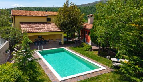 Private Villa My Way with Heated Pool Near Omiš